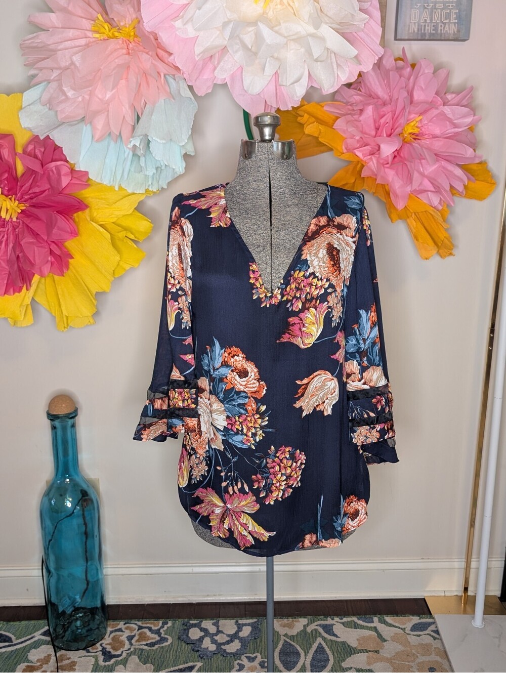 2138 - Umgee USA XL Navy Blue Floral V-Neck Blouse